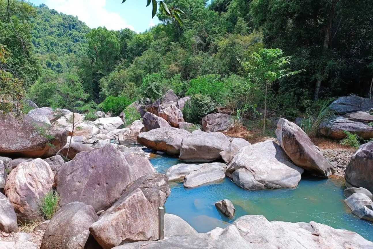 Khám phá những thác nước mang vẻ đẹp hoang sơ và kỳ vĩ tại Nha Trang