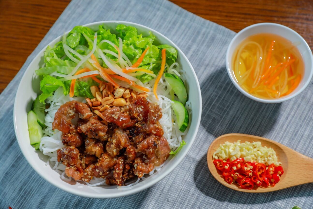 Khám phá những địa điểm bún thịt nướng hấp dẫn tại Nha Trang
