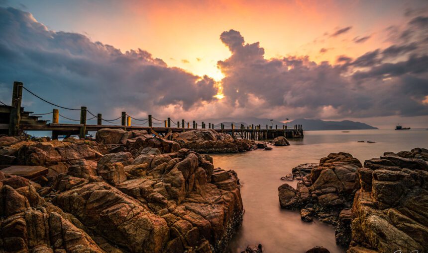 NẮNG DÁT VÀNG TRÊN ĐÁ