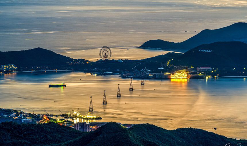 SẮC MÀU BIỂN SỚM