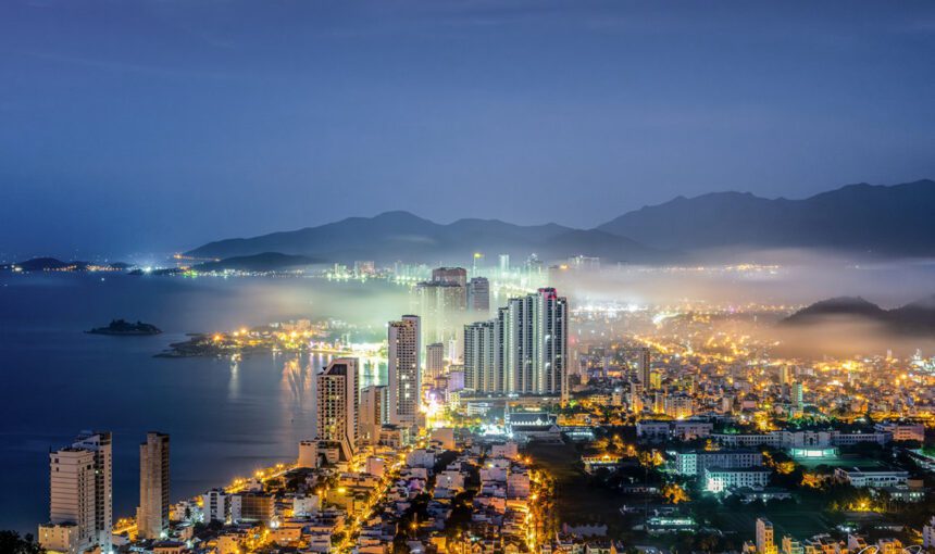 SƯƠNG ĐÊM RỰC RỠ